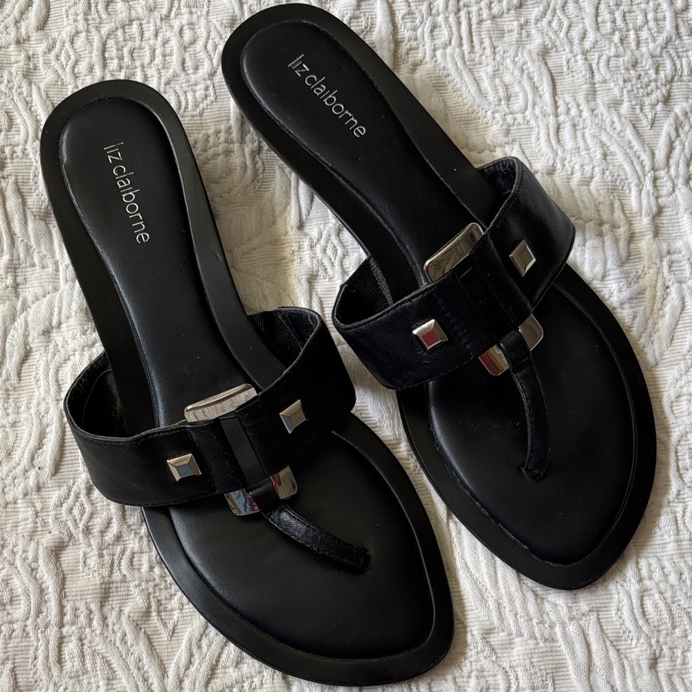 🖤LIZ CLAIBORNE BLACK LOW-WEDGE LEATHER SANDALS